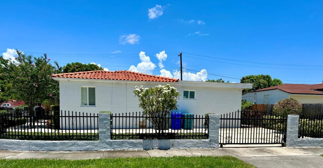 Main House 3 Bed 2 Bath & 1 Bed 1 Bath Holiday home