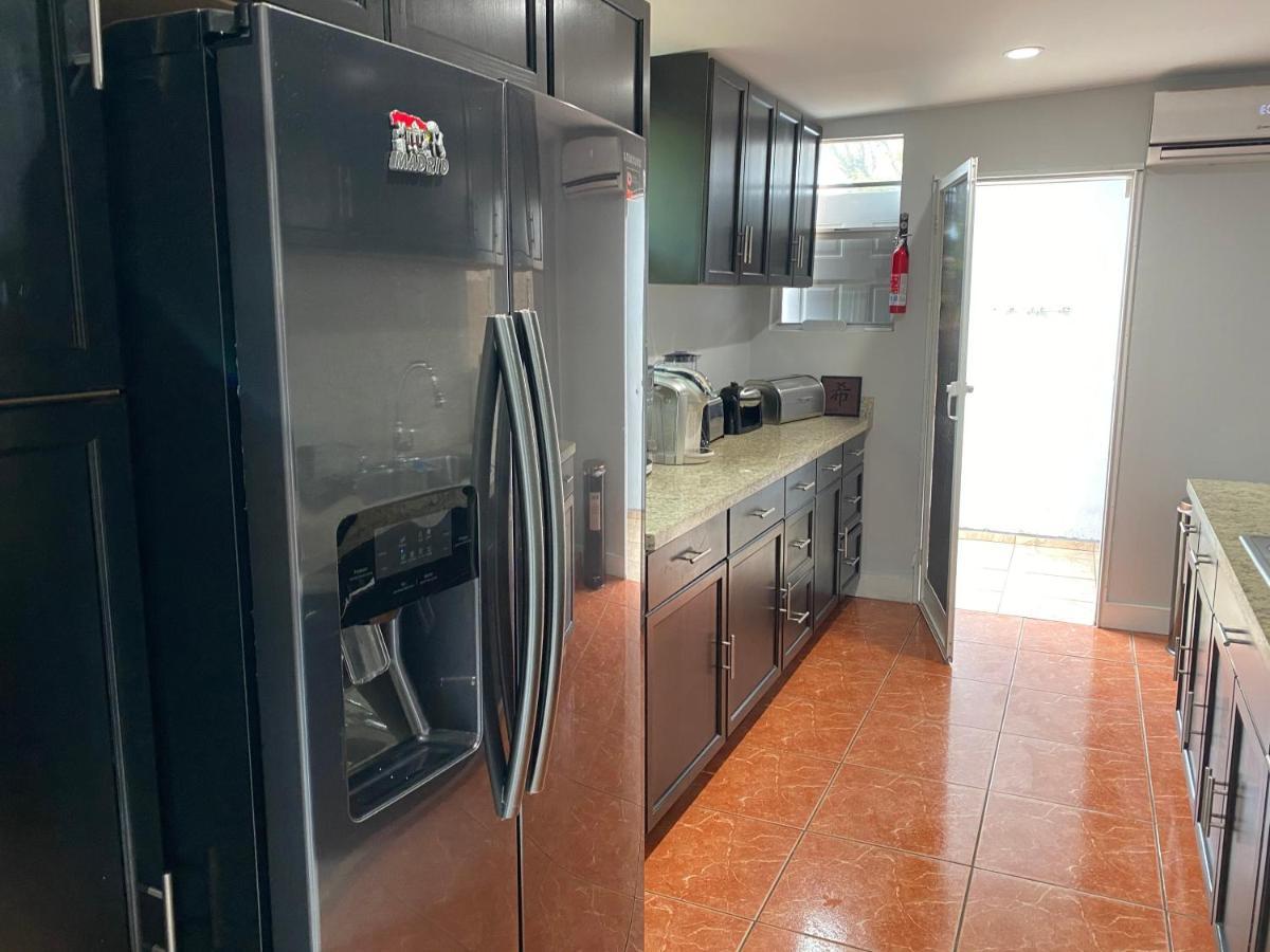 Hébergement de vacances Main House 3 Bed 2 Bath & 1 Bed 1 Bath *