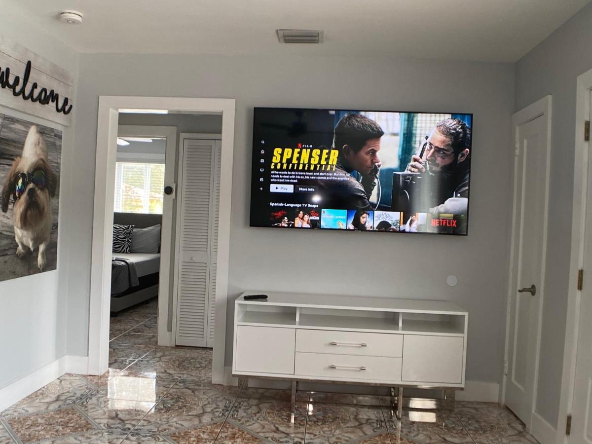 Main House 3 Bed 2 Bath & 1 Bed 1 Bath Hébergement de vacances Miami