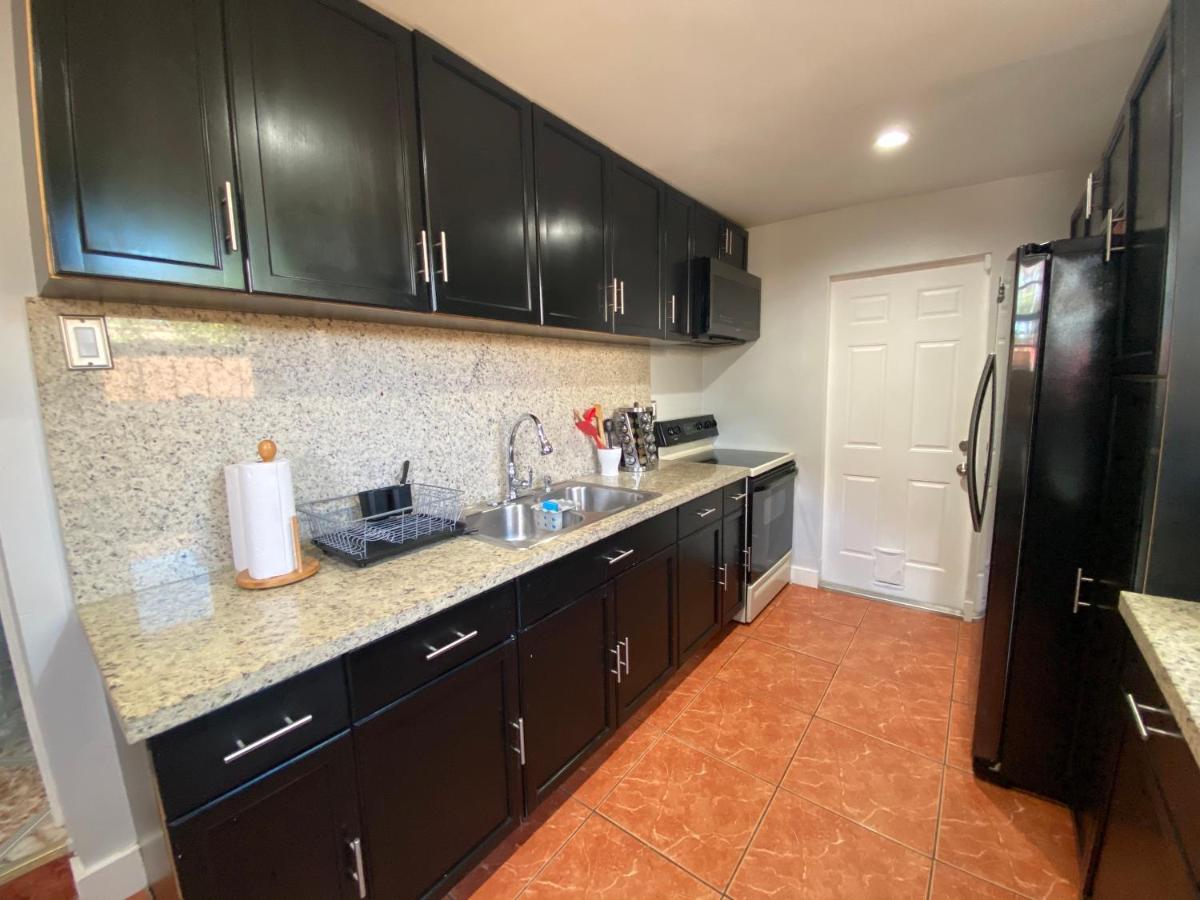 Main House 3 Bed 2 Bath & 1 Bed 1 Bath Hébergement de vacances