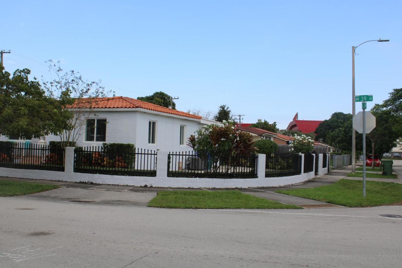 Main House 3 Bed 2 Bath & 1 Bed 1 Bath Hébergement de vacances *