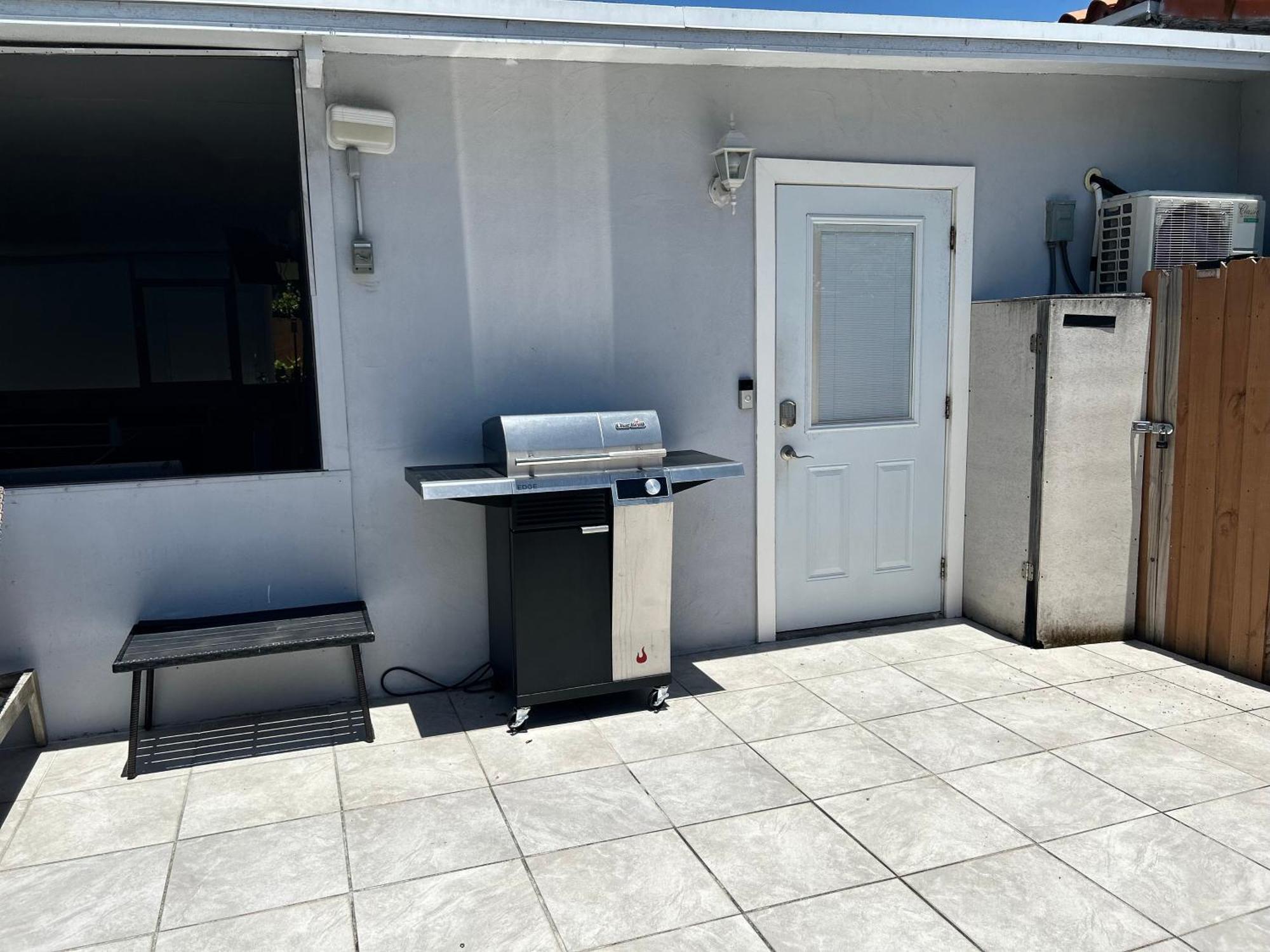 Hébergement de vacances Main House 3 Bed 2 Bath & 1 Bed 1 Bath *