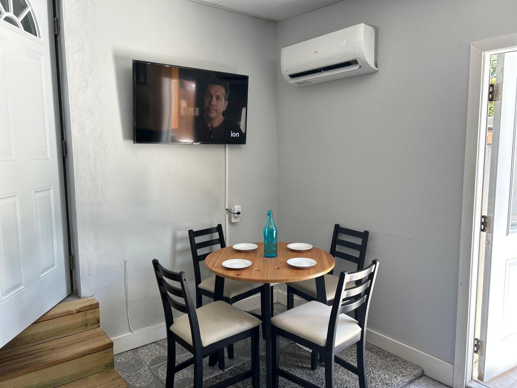 Hébergement de vacances Main House 3 Bed 2 Bath & 1 Bed 1 Bath